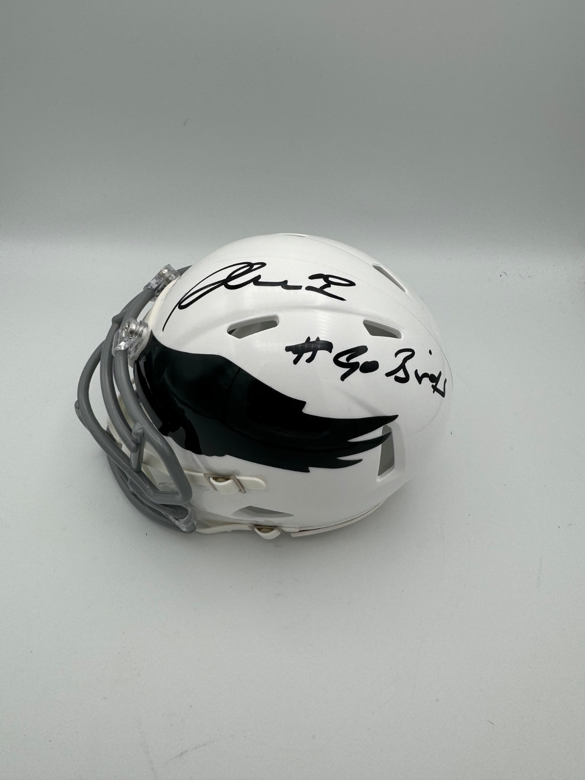 Robert Irvine Signed Philadelphia Eagles throwback any helmet Go Birds Insc COA Robert Irvine Signed Philadelphia Eagles throwback any helmet Go Birds Insc COA