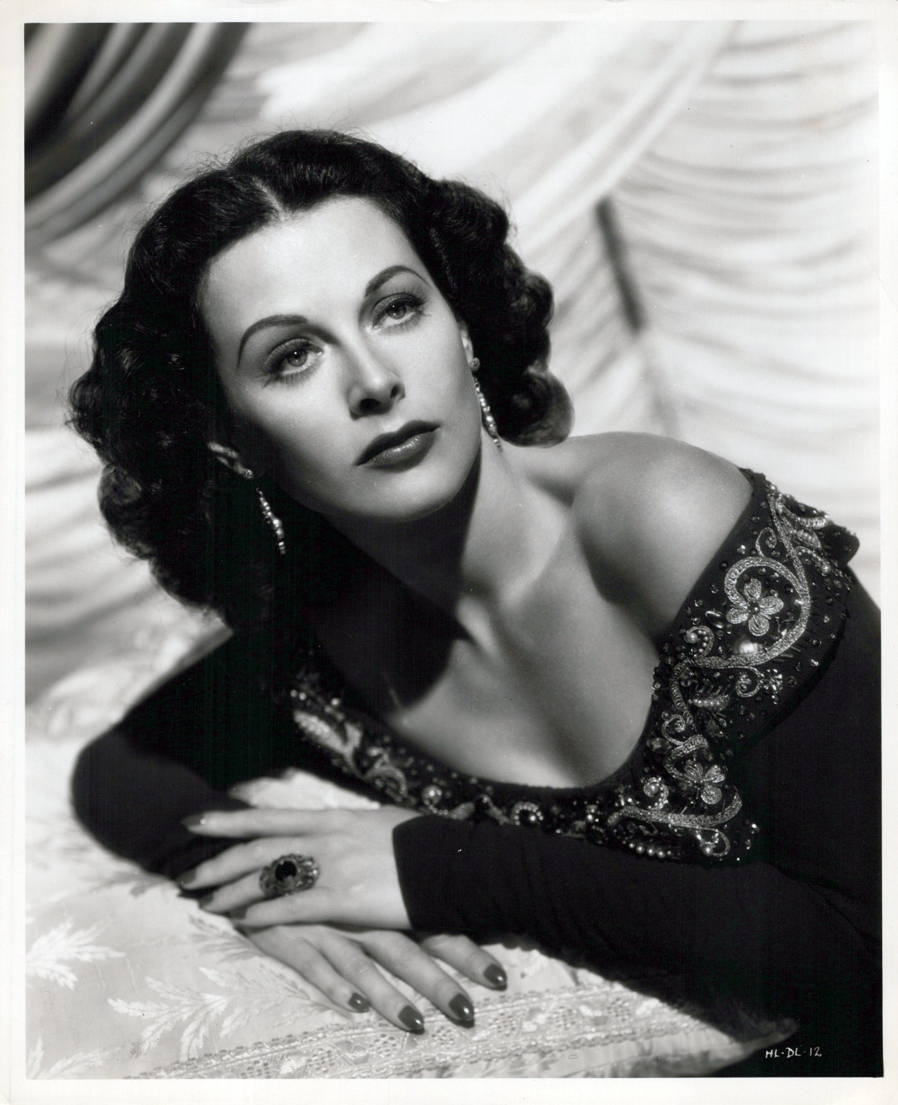 HOLLYWOOD HEDY LAMARR ALLURING POSE STUNNING PORTRAIT 1940s ORIG PHOTO MA44 HOLLYWOOD HEDY LAMARR ALLURING POSE STUNNING PORTRAIT 1940s ORIG PHOTO MA44