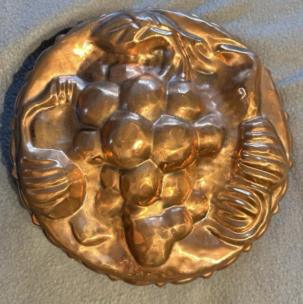 VTG Heavy Copper Tin Lined Round Aspic Jello Mold Hand Hammered 3 5/8 VTG Heavy Copper Tin Lined Round Aspic Jello Mold Hand Hammered 3 5/8