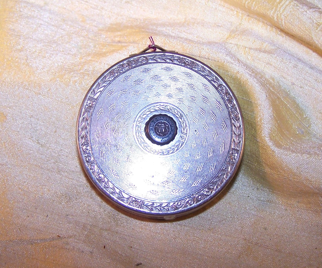VINTAGE Dartmouth College powder compact with school seal on lid - VERY OLD