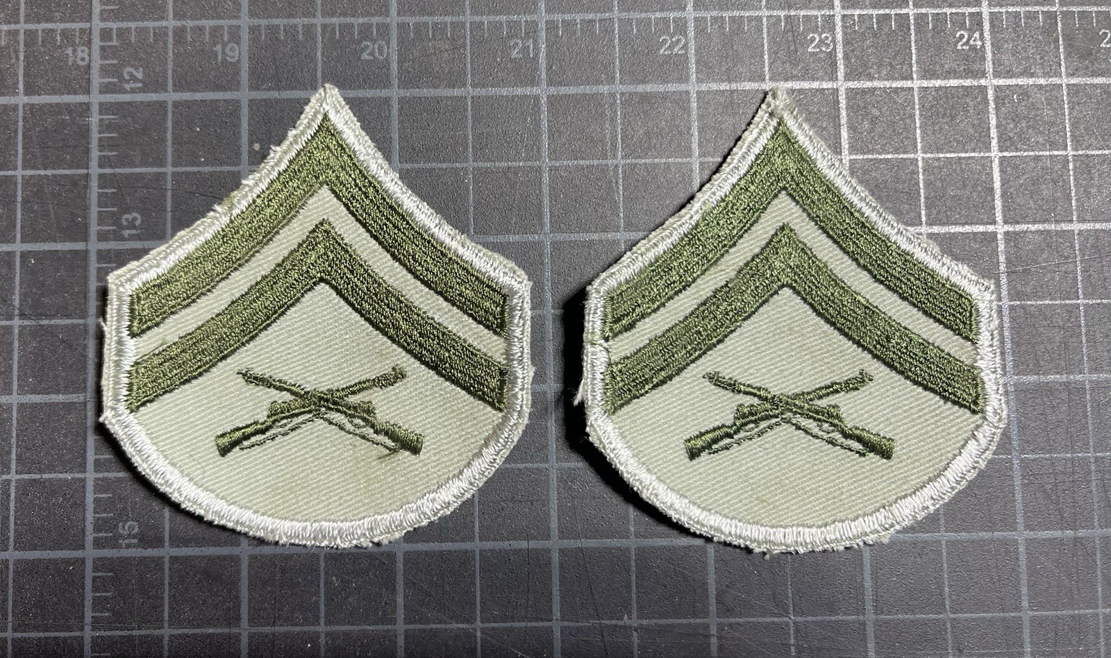 SET X2 US Corporal E-4 Green Crossed Rifles Chevron Military Patch Original X2