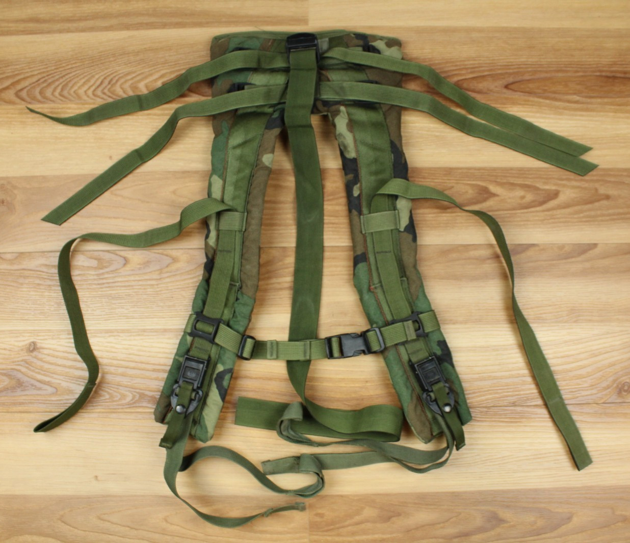 1997 US Army Military SDS Molle Shoulder Straps for Lg. Frame M81 Woodland Camo