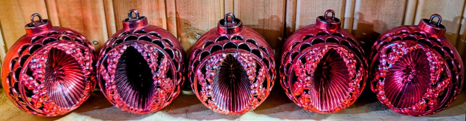Lot 6 Vtg 1950s Bradford Plastic Atomic Filigree Round Christmas Ornaments MCM Lot 6 Vtg 1950s Bradford Plastic Atomic Filigree Round Christmas Ornaments MCM