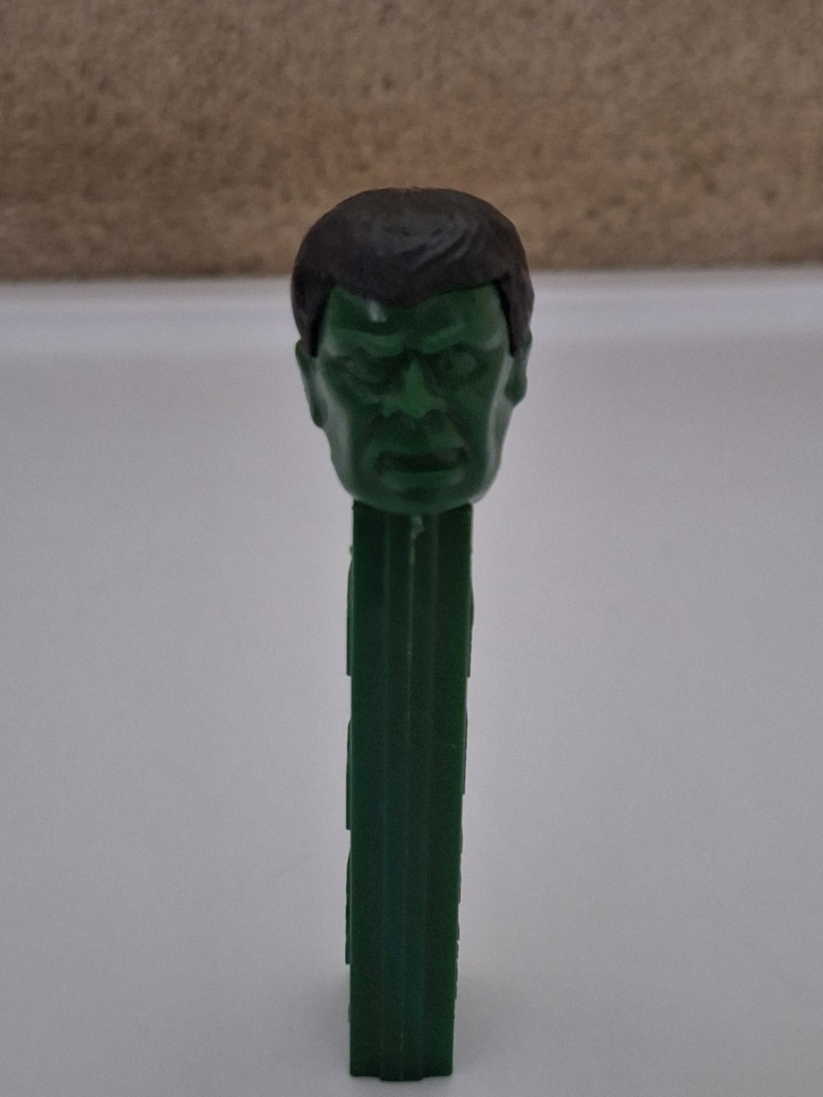 Vintage 1980 No Feet  Pez Marvel  Incredible Hulk Pez Dispenser 3.9 Hong Kong