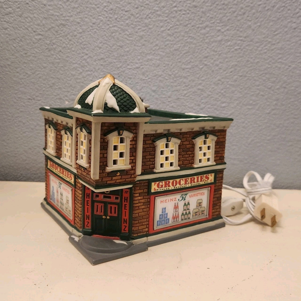 Vtg 1998 Department 56 H. J. Heinz 57 Varieties Groceries Corner Store Light Up Vtg 1998 Department 56 H. J. Heinz 57 Varieties Groceries Corner Store Light Up