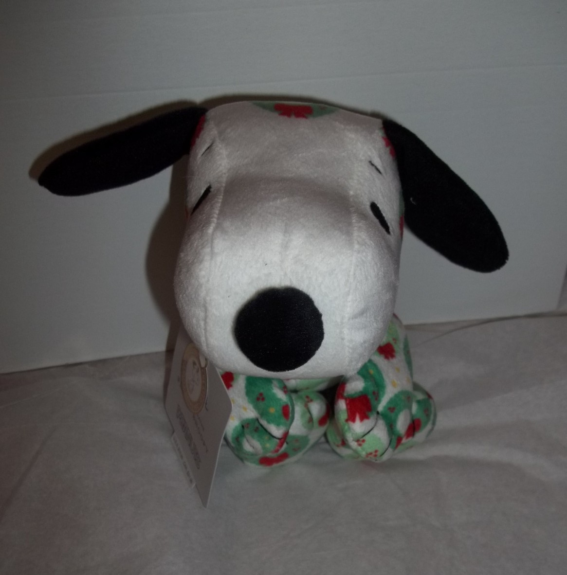 nwt Hallmark Peanuts Plush Snoopy Floppy Festive Wreath Christmas 2024