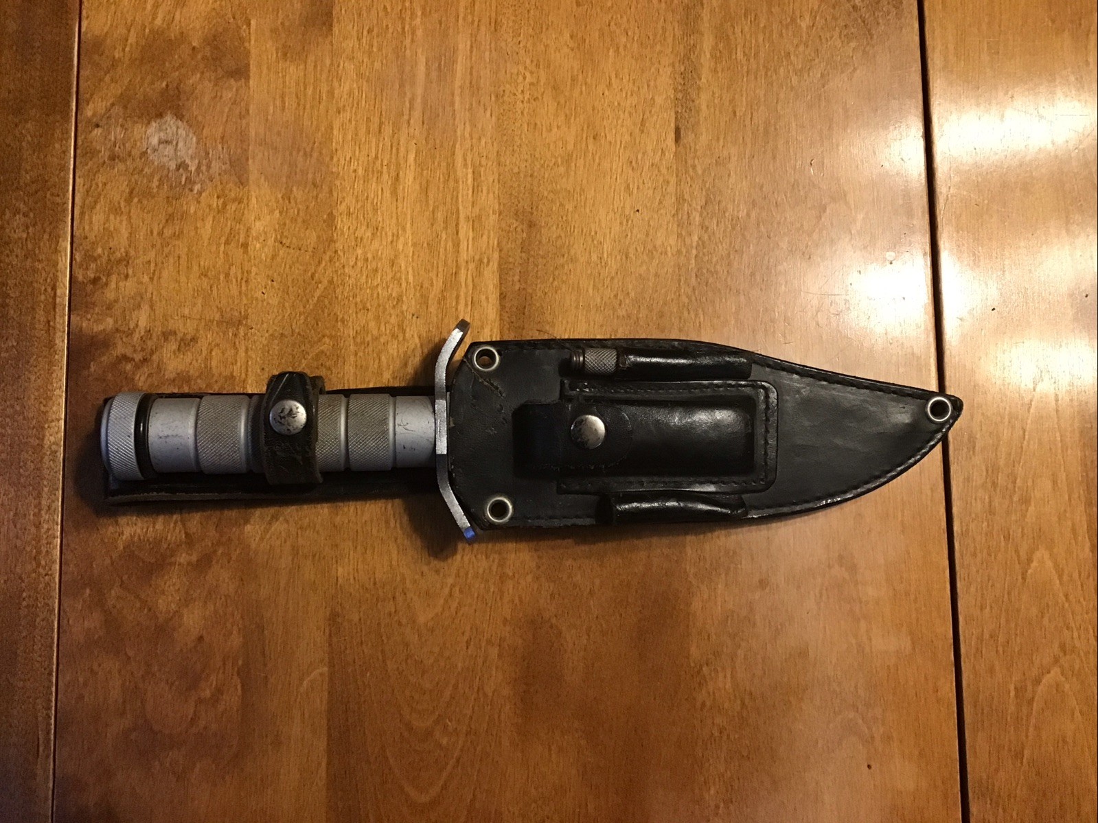 Vintage Valor 679 Survival Fixed Blade Knife