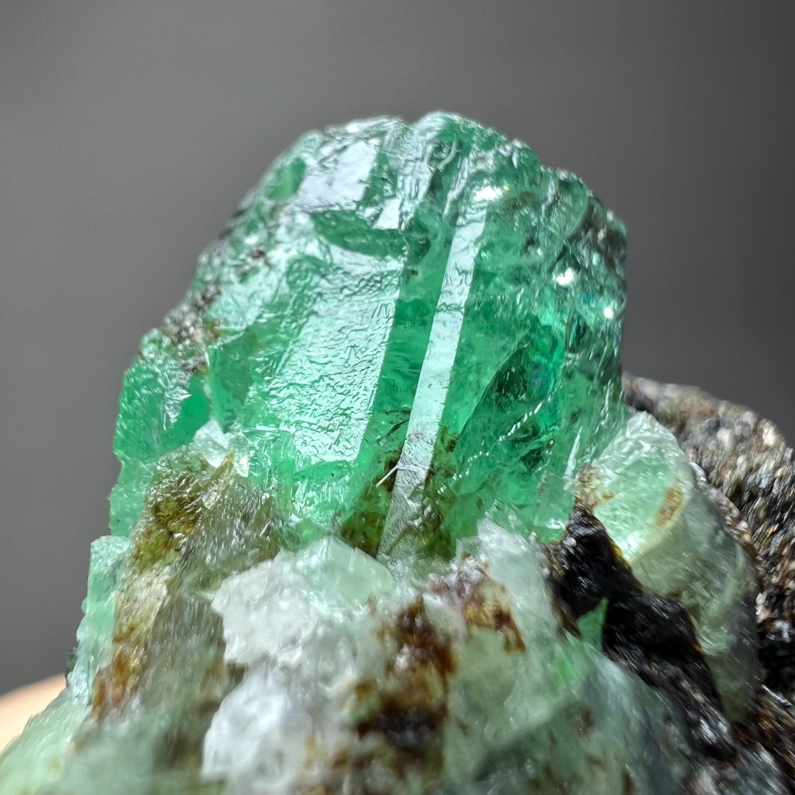 Stunning Gem-Grade Emerald Crystal on Matrix - Natural Beryl, 679CT from PAK Stunning Gem-Grade Emerald Crystal on Matrix - Natural Beryl, 679CT from PAK