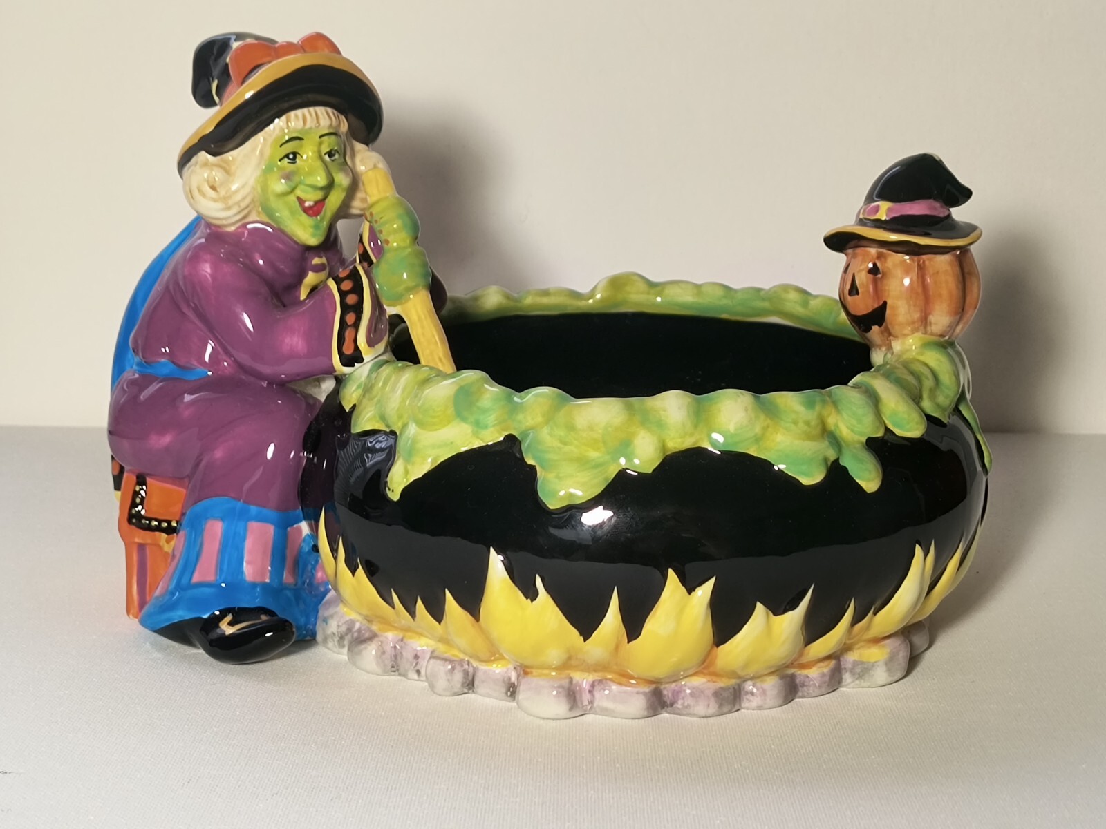 VINTAGE ASTOR LANE HALLOWEEN PORCELAIN ART WITCH CANDY BOWL VINTAGE ASTOR LANE HALLOWEEN PORCELAIN ART WITCH CANDY BOWL