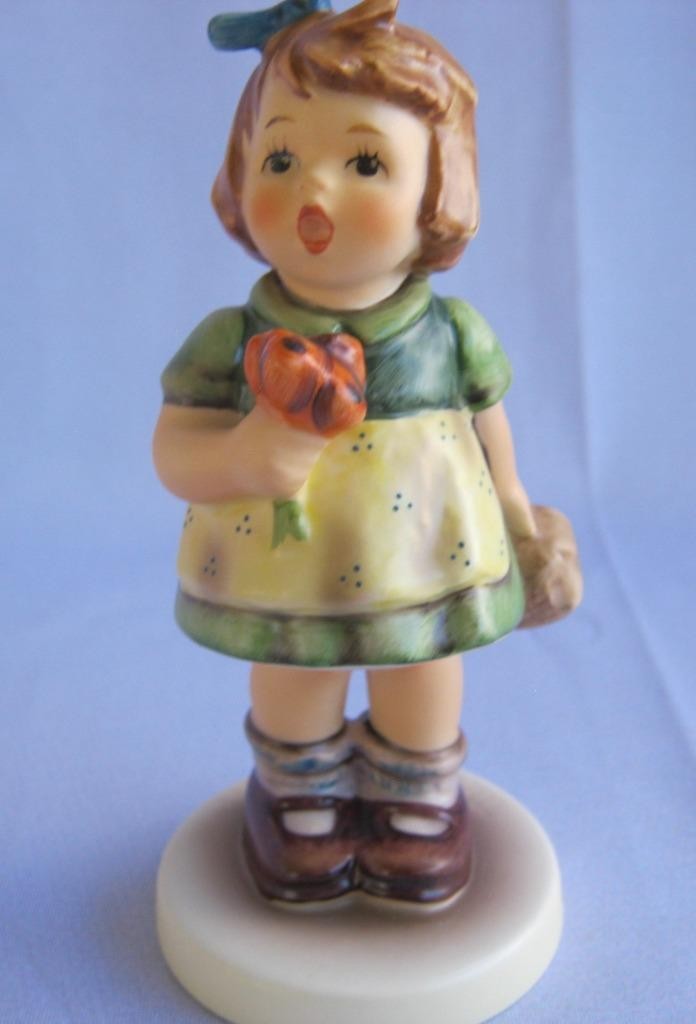 M I Hummel Goebel Porcelain Girl Flowers Figurine THE SURPRISE Germany 431