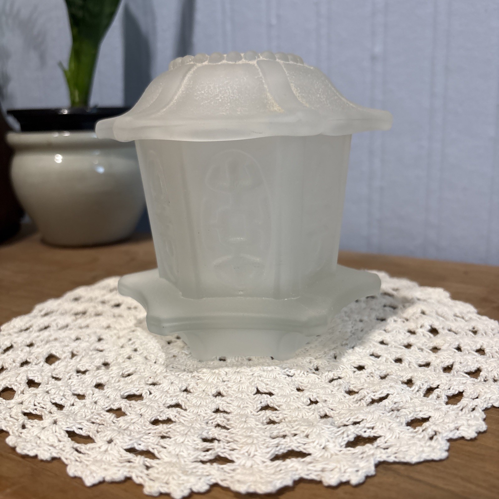 Vintage 1970-1980’s Homco Frosted Clear Satin Glass Pagoda Fairy Lamp Light