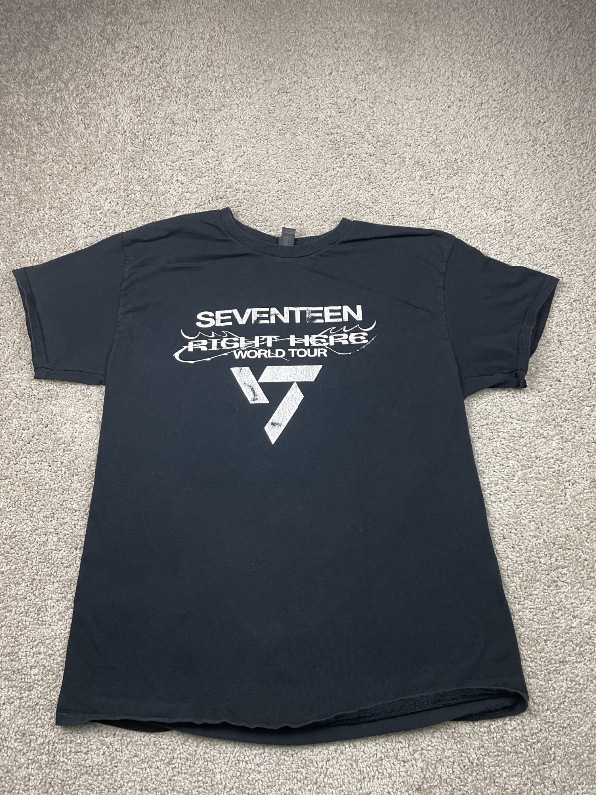 SEVENTEEN T-shirt Adult Large Black Right Here World Tour Short Sleeve SEVENTEEN T-shirt Adult Large Black Right Here World Tour Short Sleeve