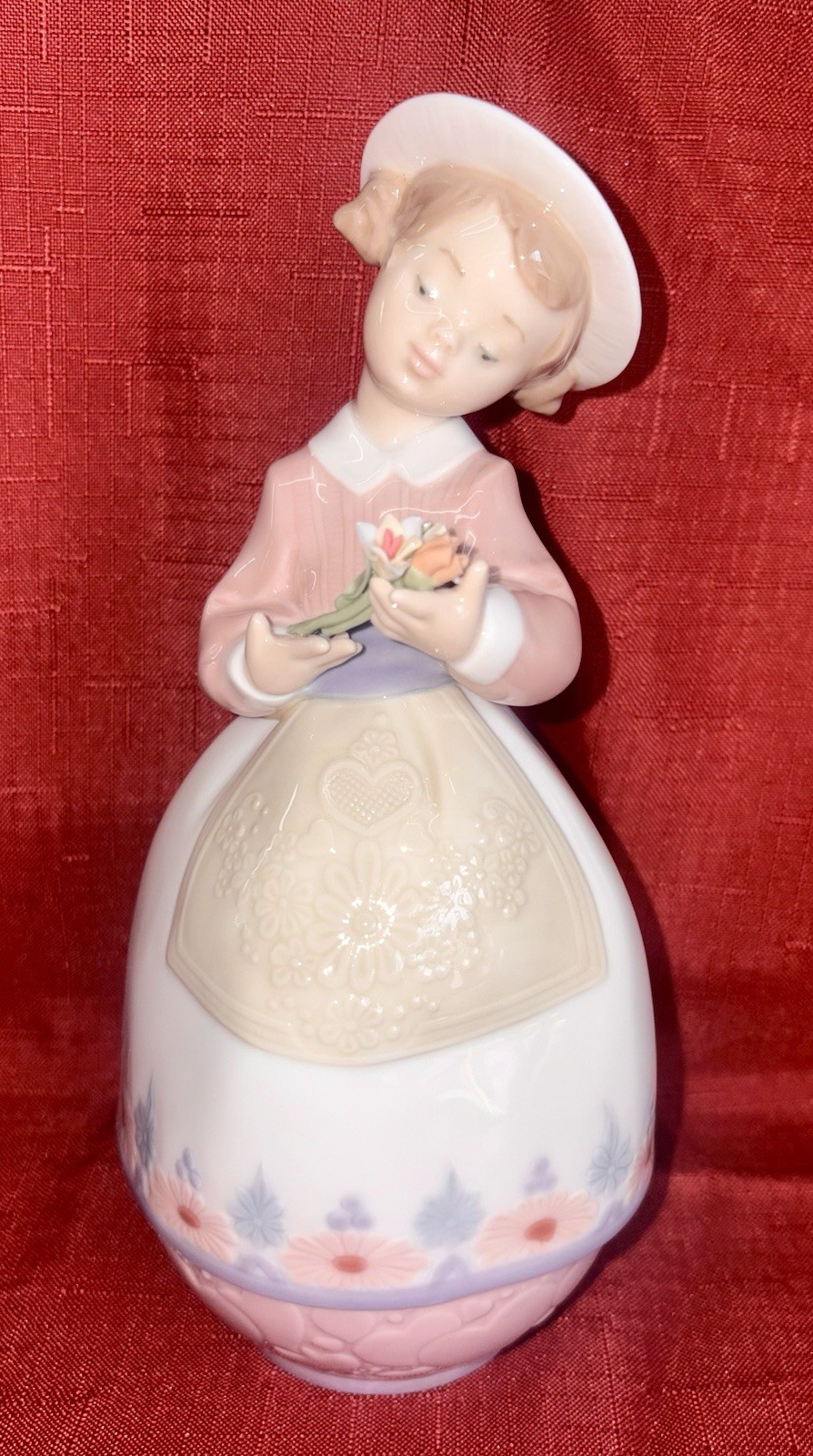 LLADRO TREASURES OF THE HEART PORCELAIN FIGURINE 6554 W/ BOX LLADRO TREASURES OF THE HEART PORCELAIN FIGURINE 6554 W/ BOX