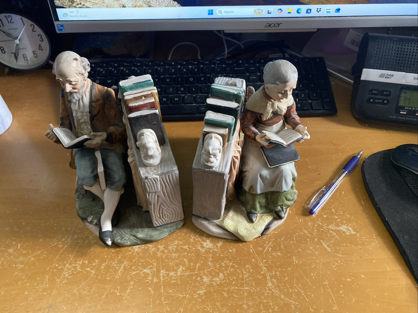 Vintage Norleans Bookends -Elderly Couple Reading By A Bookcase. Made In Japan