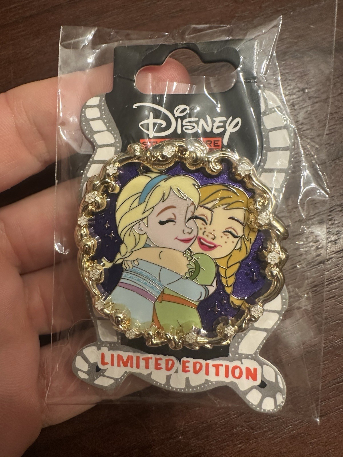 Disney DSSH Frozen 10th Anniversary Pin LE 400 Young Anna And Elsa