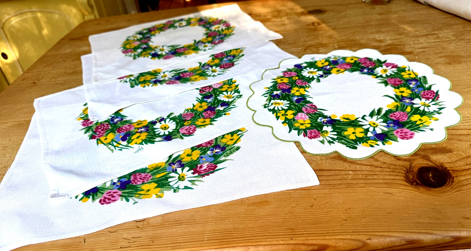 Vintage Swedish Mid-Century Linen Floral Placemats - Gocken/Liselette Jobs B381 Vintage Swedish Mid-Century Linen Floral Placemats - Gocken/Liselette Jobs B381