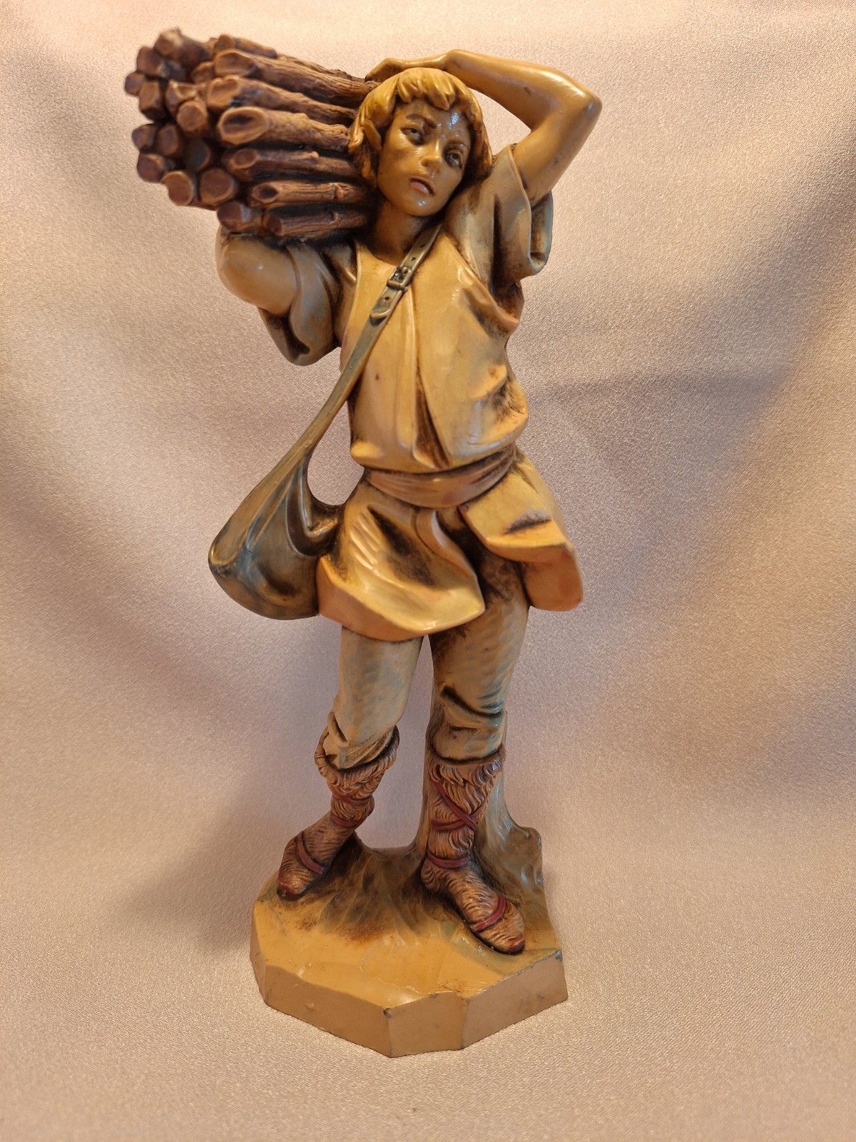 1986 Fontanini Figurine-Boy carrying bundle of sticks #325 - 7.5