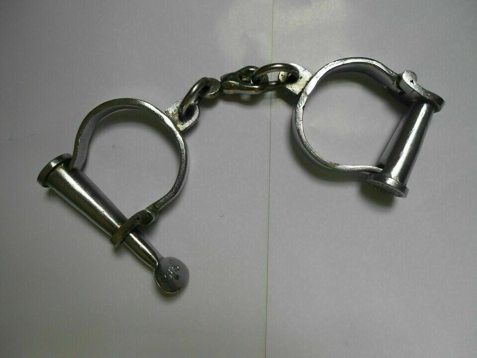 Handmade silver Iron Handcuffs Antique Style Iron best quality Handmade silver Iron Handcuffs Antique Style Iron best quality