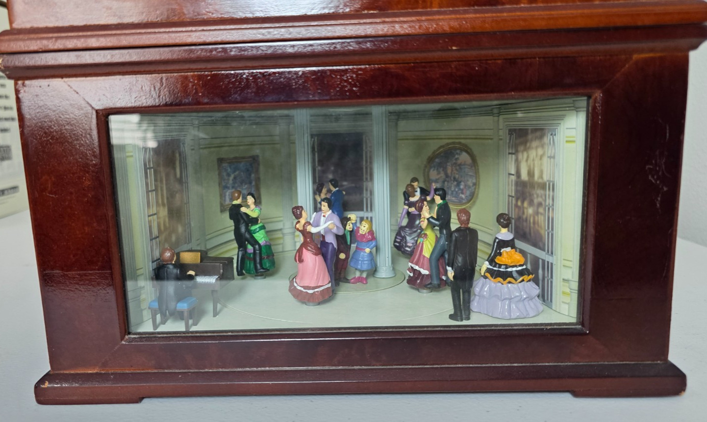 Rare Vintage Mr Christmas Crosley 19th Century Ballroom Dancers Music 16 Disc