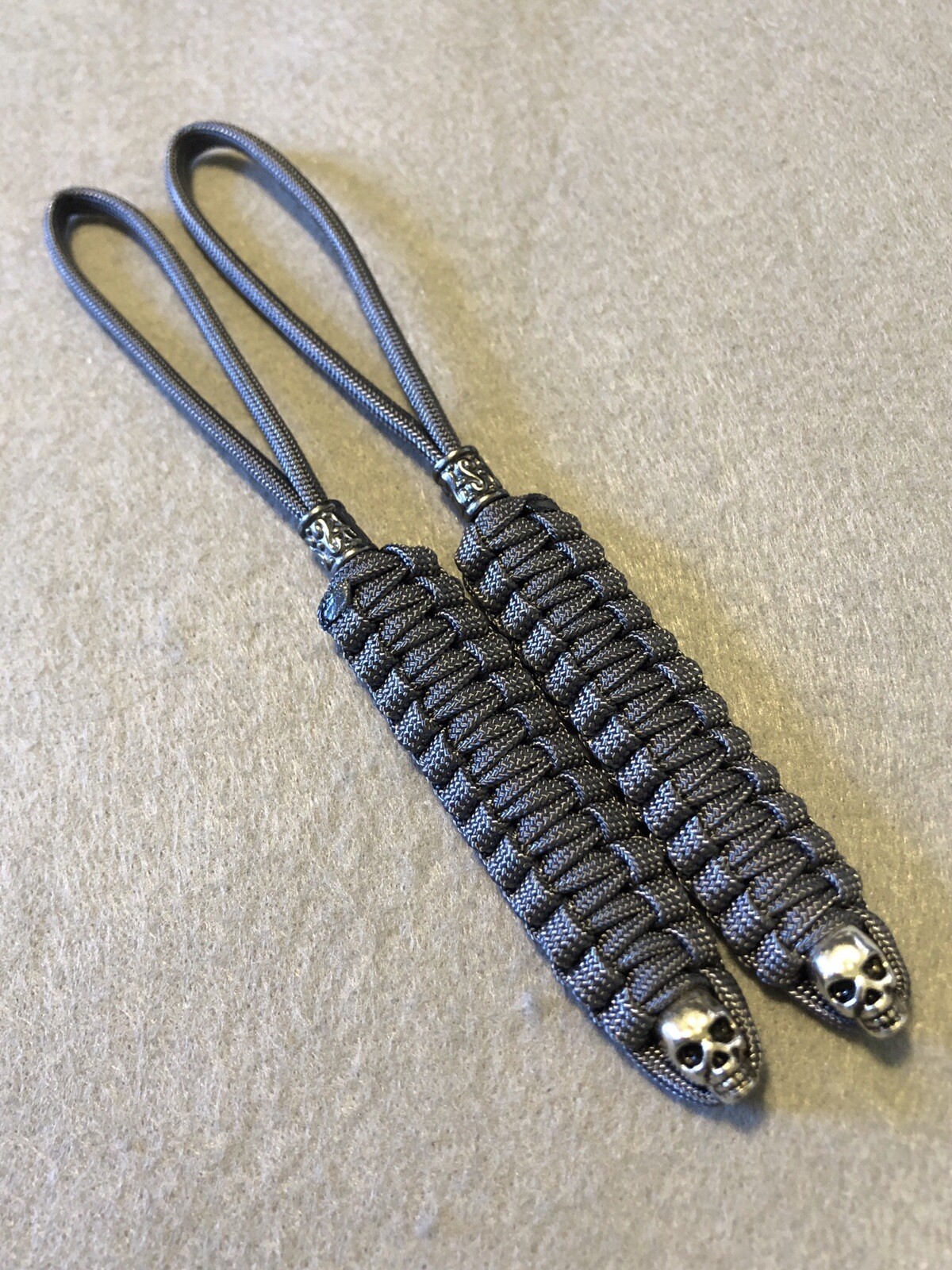 550 Paracord Gutted Knife Lanyard 2pk Dark Gray Bottom Skull And Bead