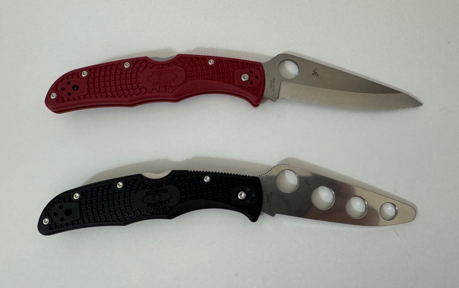 Spyderco Endura 4 knife C10SBK & Endura 4 Trainer C10TR Blade swap Both new Spyderco Endura 4 knife C10SBK & Endura 4 Trainer C10TR Blade swap Both new