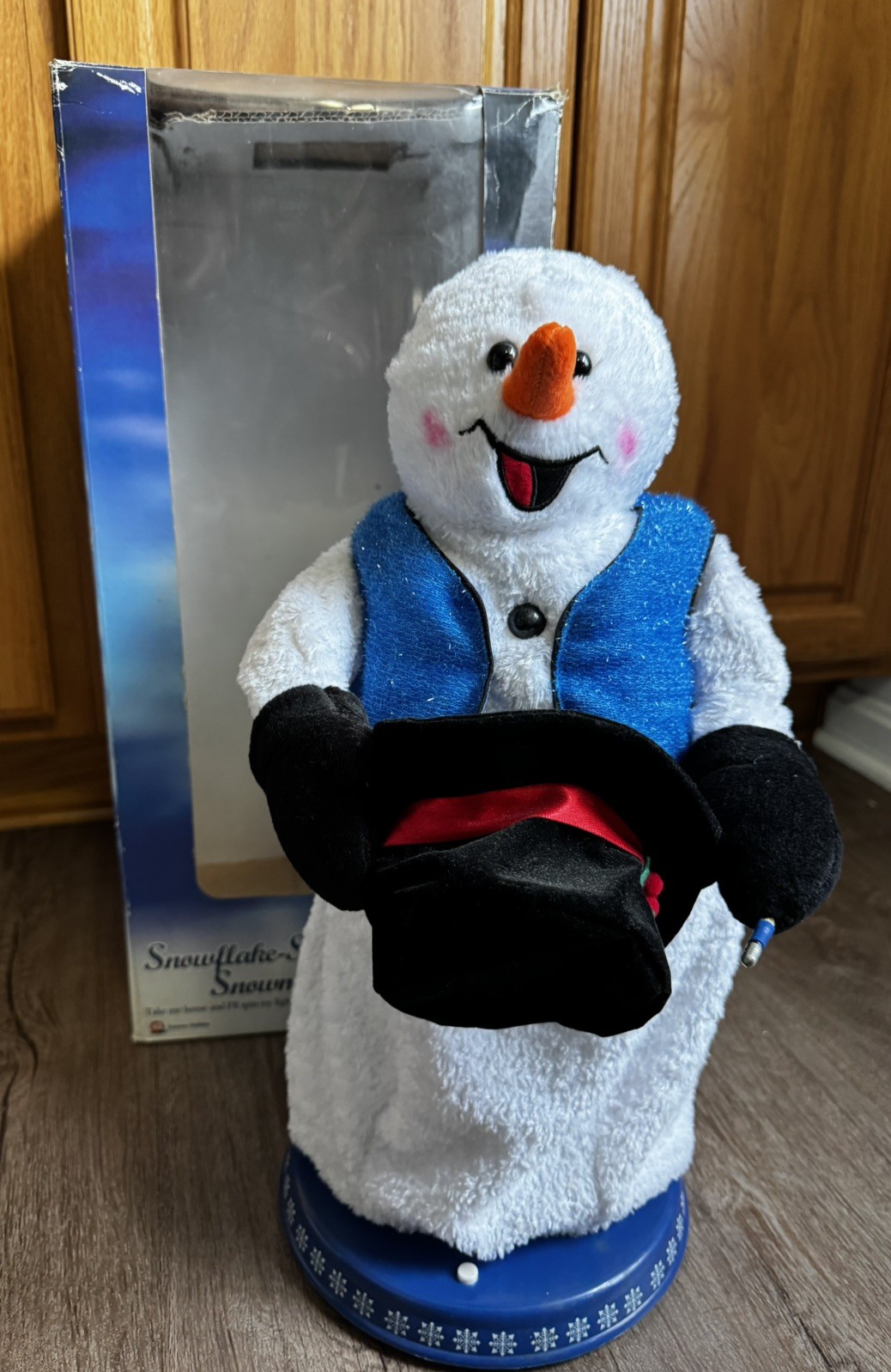 GEMMY SPINNING SNOWFLAKE SNOWMAN SINGING DANCING SNOW MIZER 2002