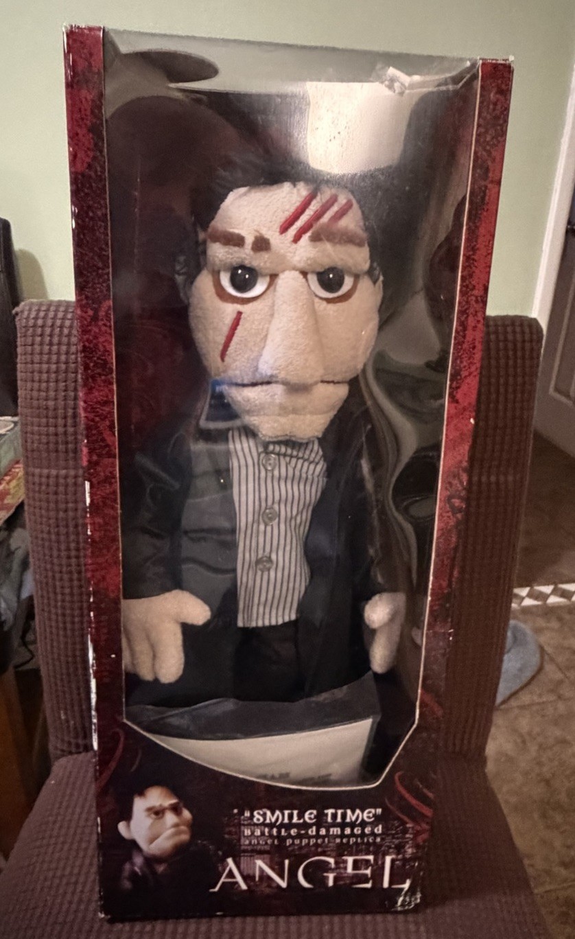 Diamond Select Angel Smile Time Battle-Damaged Puppet Replica #110/5000 Buffy Diamond Select Angel Smile Time Battle-Damaged Puppet Replica #110/5000 Buffy