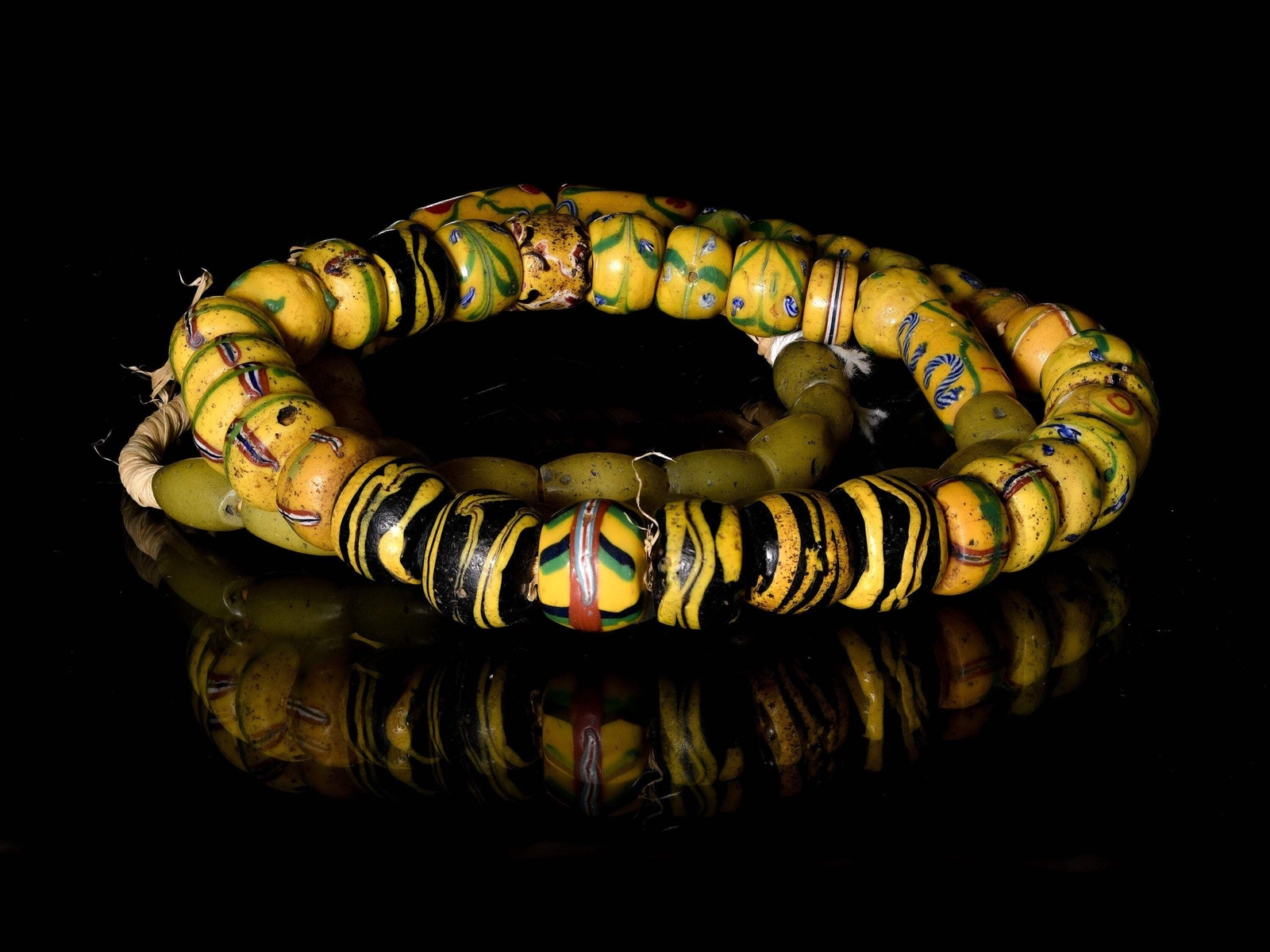 A Strand of Antique Venetian and Bohemian African Trade Beads in Yellow hues (02