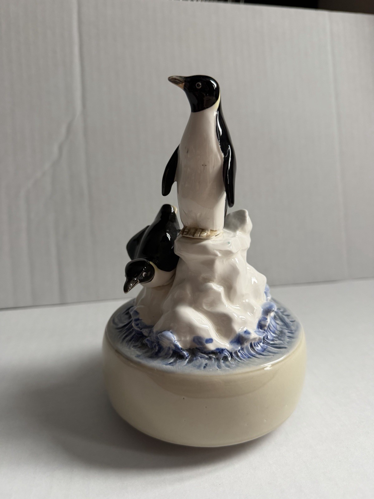 Vintage 1979 Otagiri Japan Penguin Music Box Top of the World WORKS