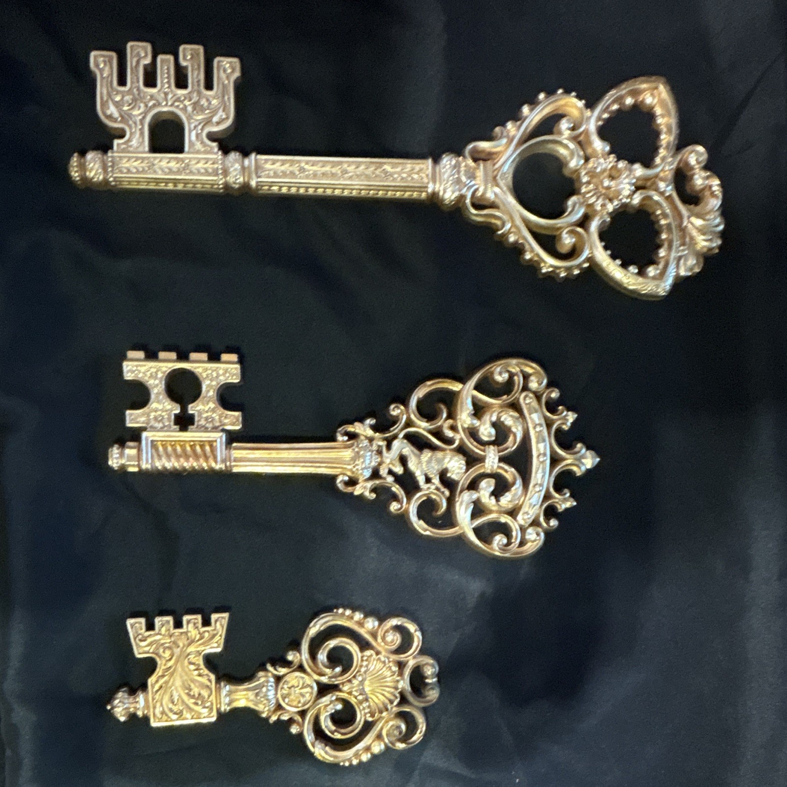 Syroco Rococo Ornate Gold composite Skeleton Keys Wall Hanging Set of 3