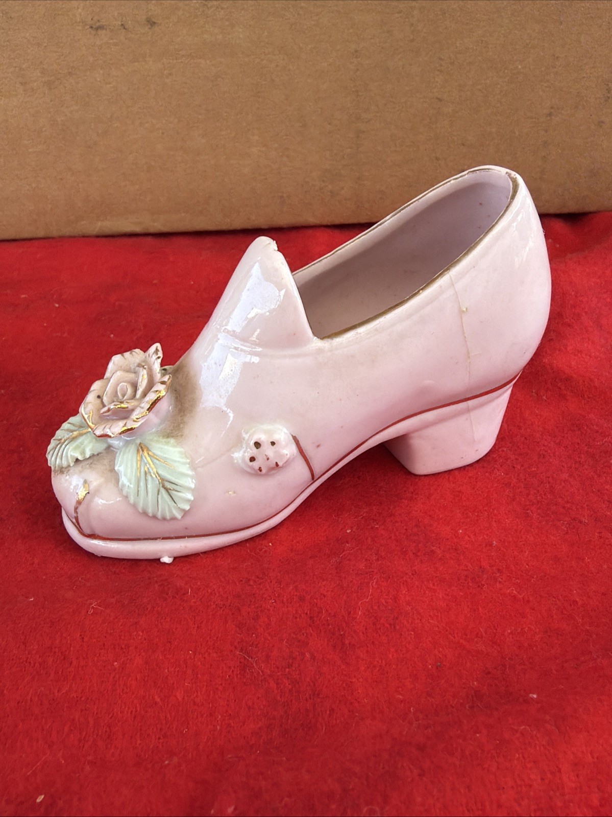 VINTAGE PALE PINK PORCELAIN VICTORIAN STYLE BLOCK HEELED DECORATIVE SHOE (2a)
