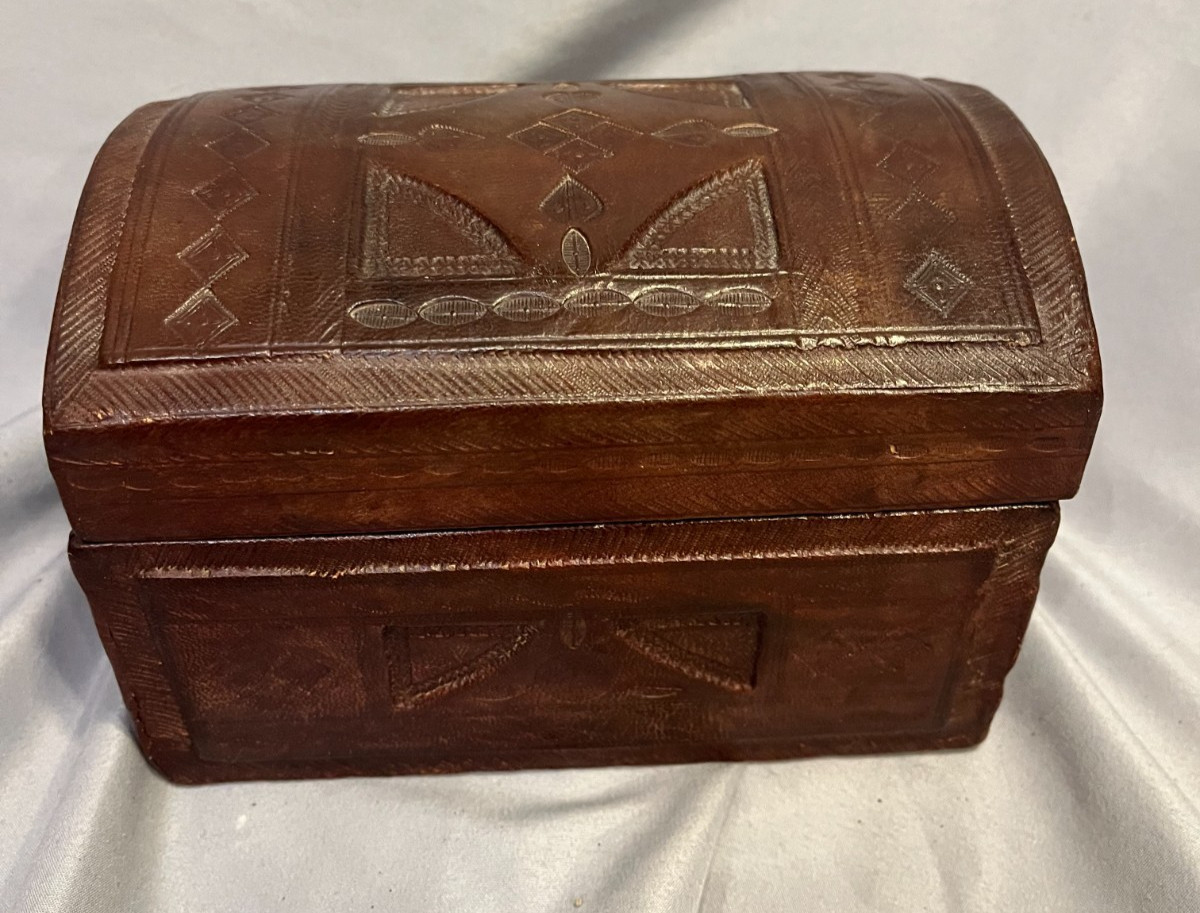 Vintage Tooled Leather Decorative Box – Hand-Tooled Domed Lid & Leather Interior