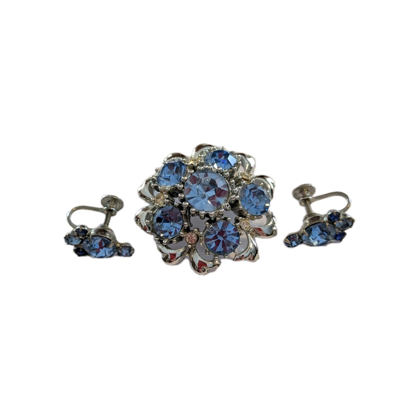 Beautiful Vintage Light Blue And Silver Tone Brooch And Screw Back Earrings Beautiful Vintage Light Blue And Silver Tone Brooch And Screw Back Earrings