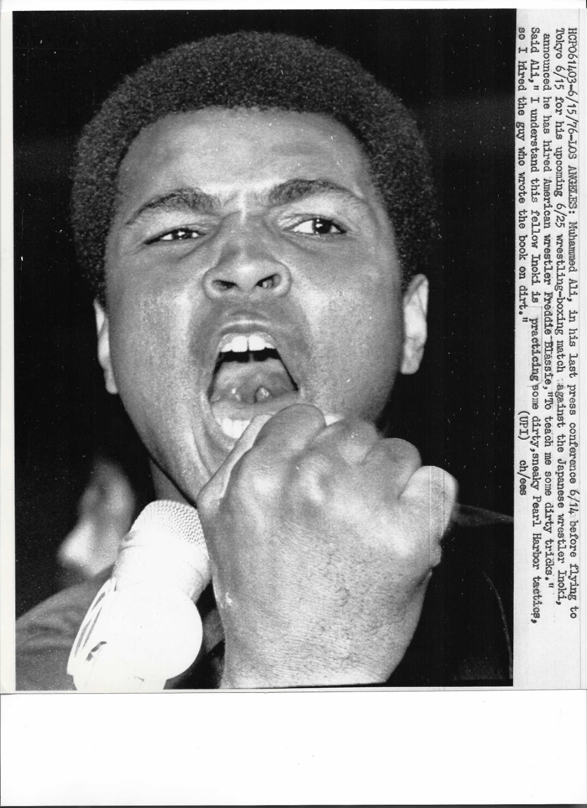 Muhammad Ali Vintage 1976 8x10 UPI press photo Inoki \ Muhammad Ali Vintage 1976 8x10 UPI press photo Inoki \