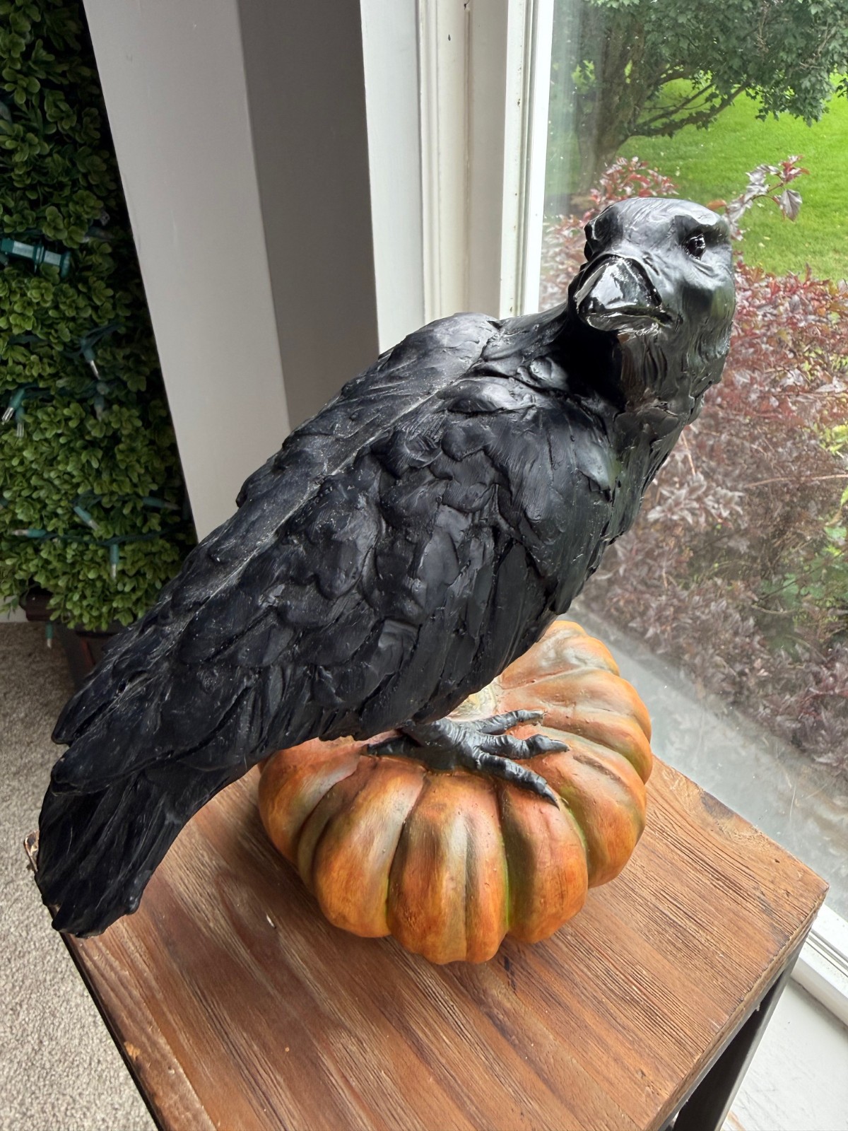 Victorian Trading Co Raven On Pumpkin Gothic Halloween Crow Retired Statue 10.5