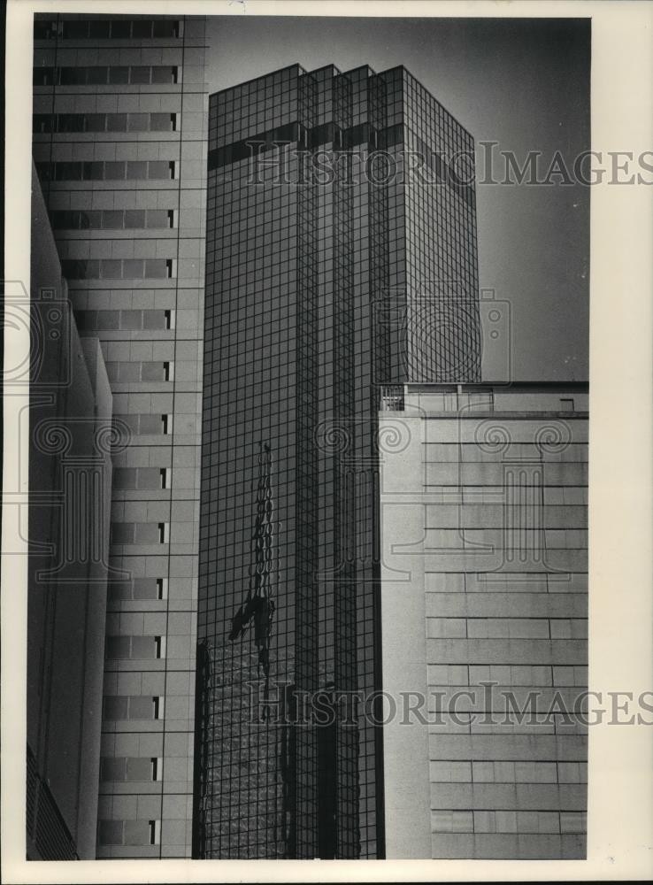 1984 Press Photo Arco Building, Thanksgiving Tower and Fidelity Life Building 1984 Press Photo Arco Building, Thanksgiving Tower and Fidelity Life Building