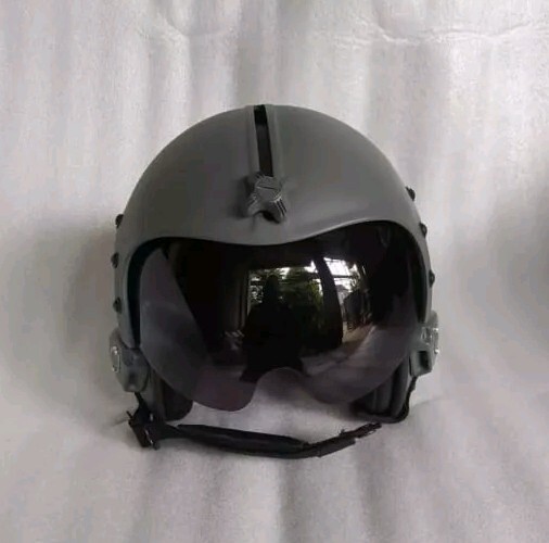 HGU-33 PLAIN GRAY FIGHTER PILOT HELMET REPLICA + BADGE