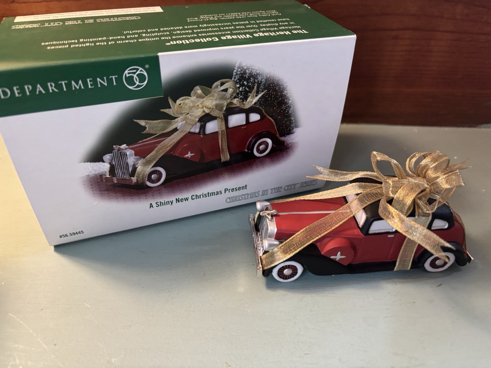 Dept 56 Christmas In The City “A Shiny New Christmas Present” #56.59445 EUC Dept 56 Christmas In The City “A Shiny New Christmas Present” #56.59445 EUC