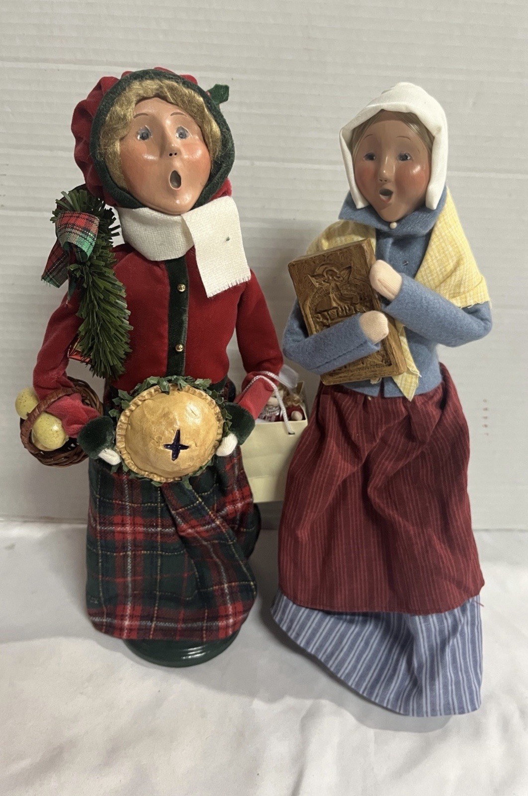 Byers’ Choice Carolers Pair – 2013 Woman Bearing Gifts & Colonial Style Woman