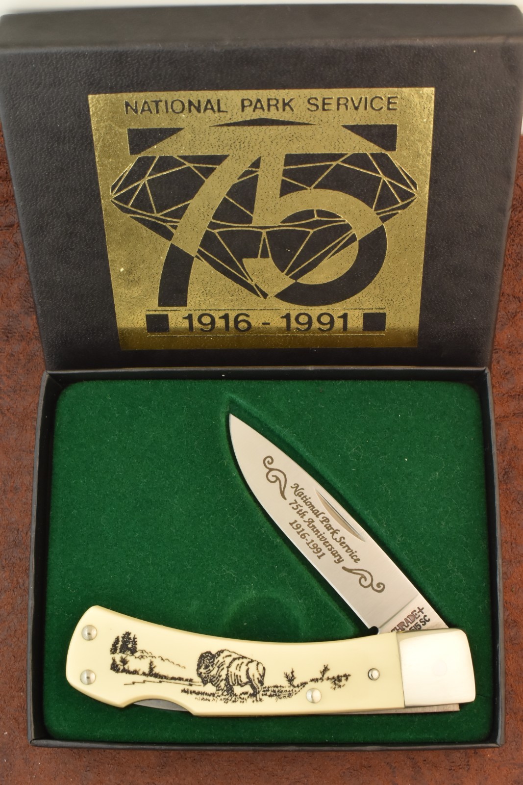 SCHRADE MADE IN USA SCRIMSHAW BUFFALO LOCKBACK KNIFE 1916-1991 515SC (34186)