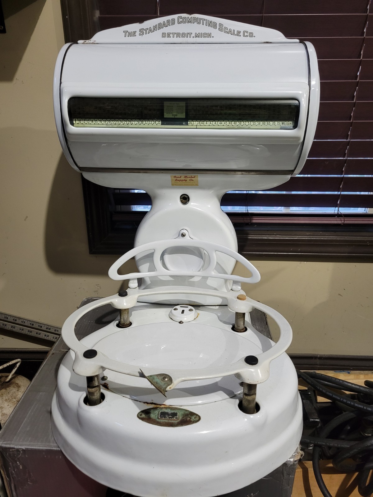 Antique White Computing Scale , 24 lb Capacity,  Store Scale. LOCAL PICK UP ONLY