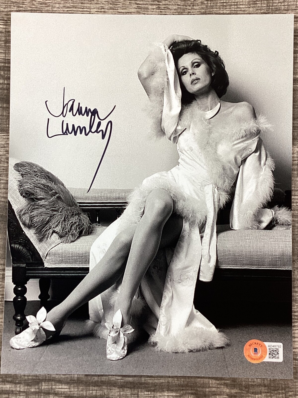 (SSG) JOANNA LUMLEY Signed 8X10 Photo \