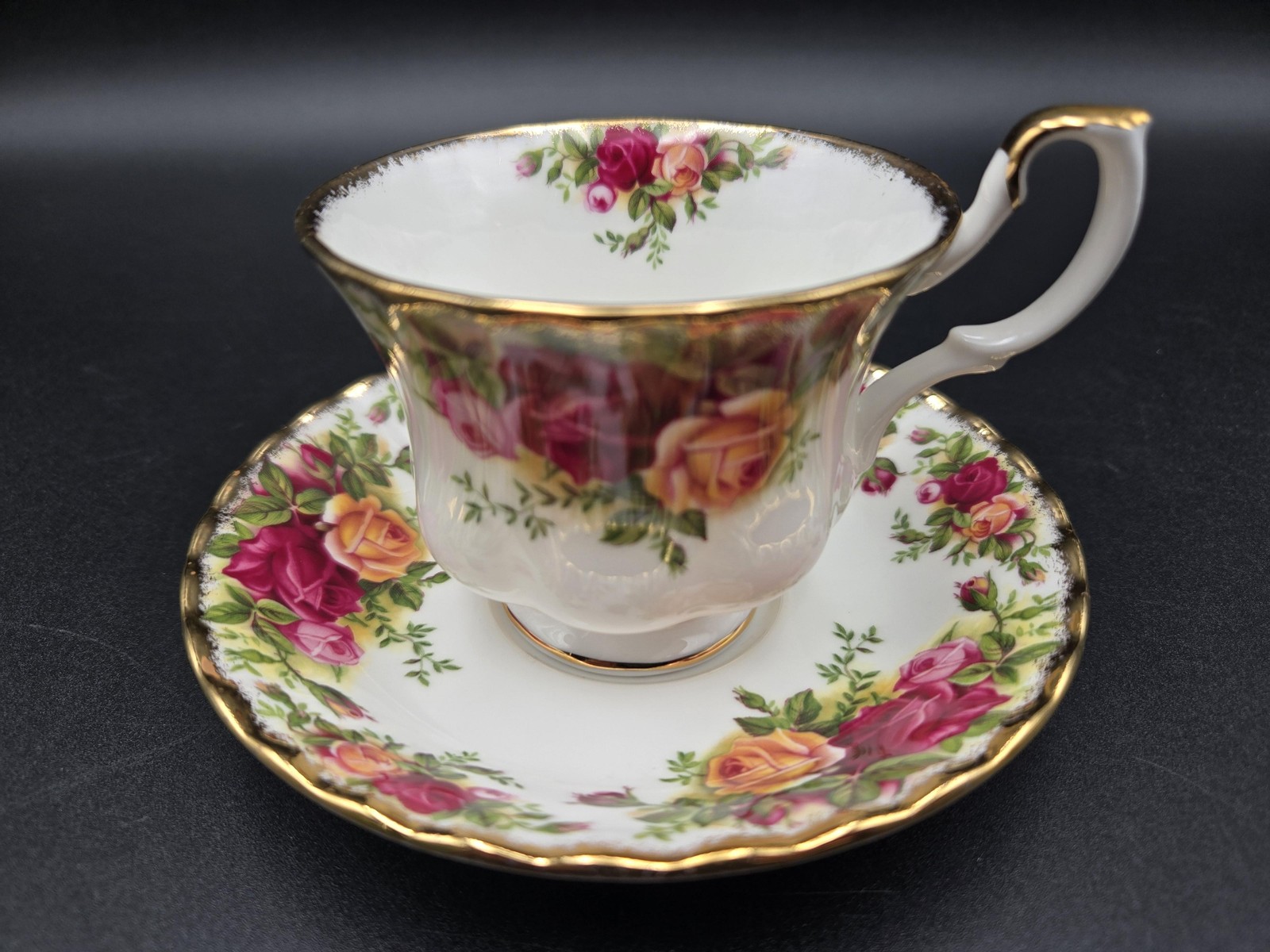Royal Albert Old Country Roses Tea Cup & Saucer Bone China Multicolor Vintage Royal Albert Old Country Roses Tea Cup & Saucer Bone China Multicolor Vintage