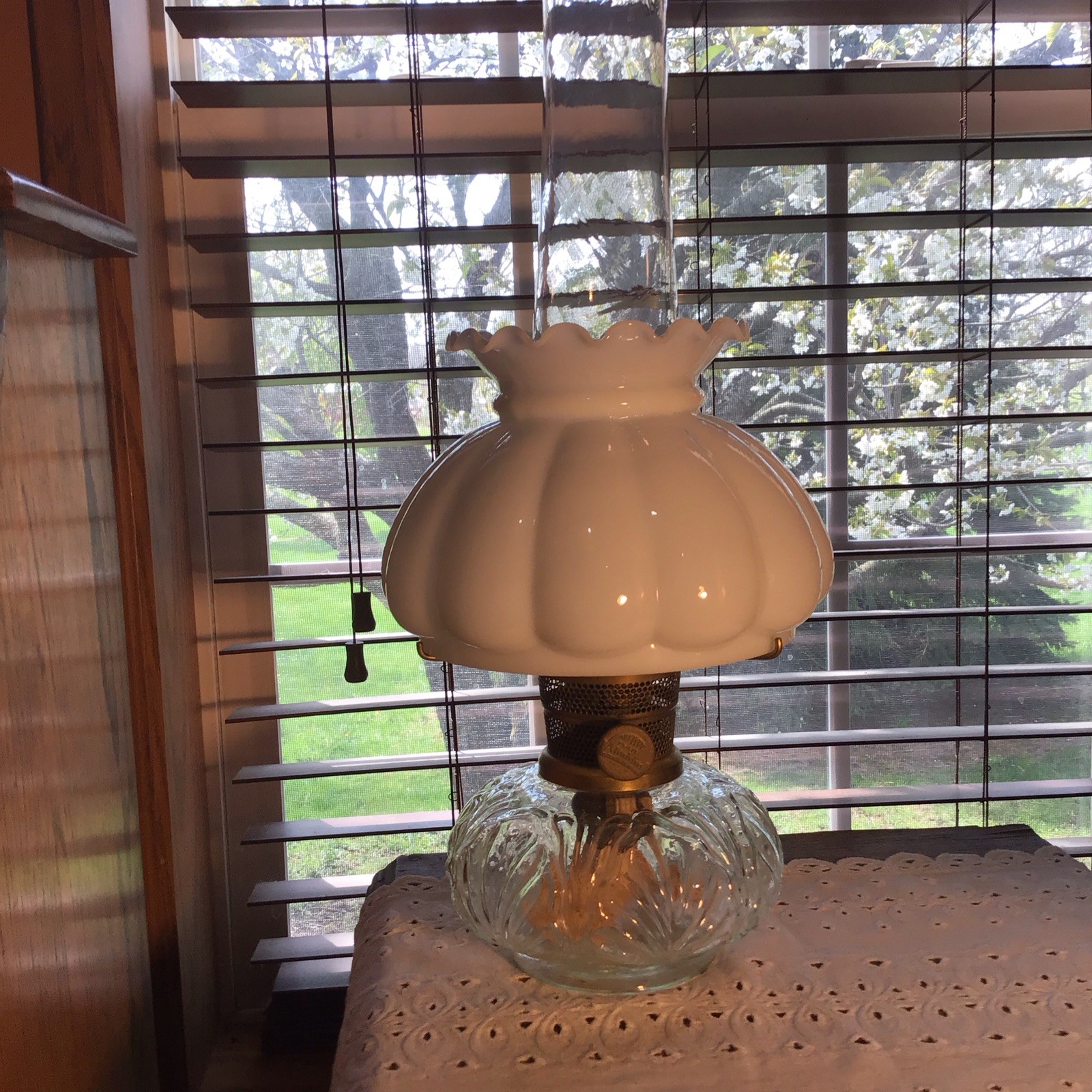 Nice Aladdin Model B Shell Pattern Oil Lamp Ready To Go 18 1/8” Nice Aladdin Model B Shell Pattern Oil Lamp Ready To Go 18 1/8”