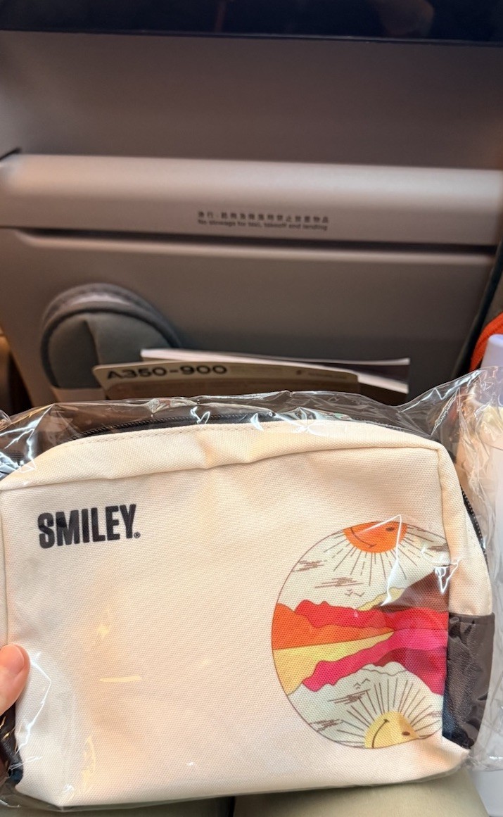 STARLUX Airlines x Smiley Premium Economy Amenity Kits NEW