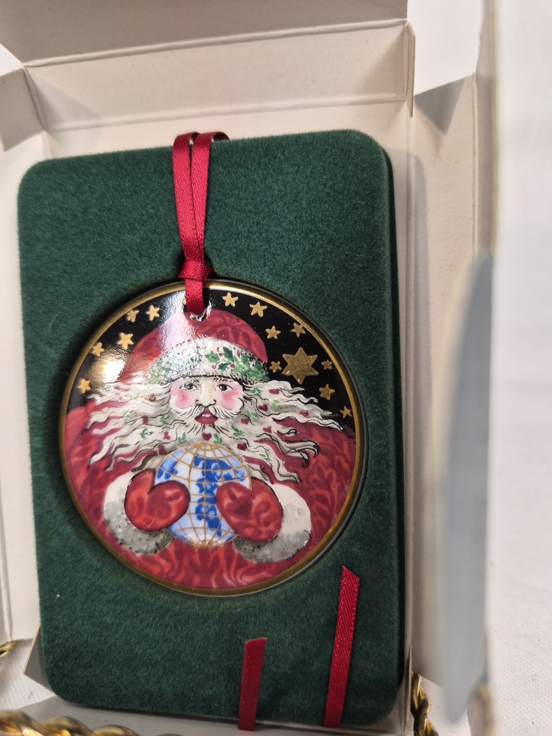 Bing And Grondahl Christmas Around The World Porcelain Christmas Ornament 2000 Bing And Grondahl Christmas Around The World Porcelain Christmas Ornament 2000