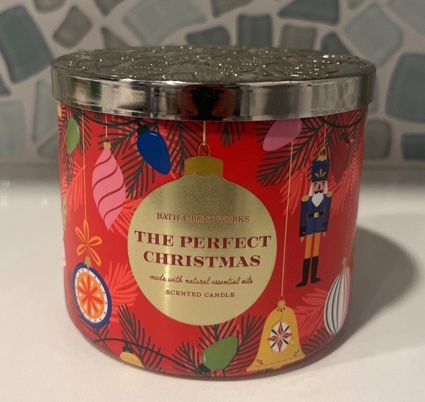 NEW Bath & Bodyworks Christmas Candle The Perfect Christmas Cozy Sweet & Woodsy NEW Bath & Bodyworks Christmas Candle The Perfect Christmas Cozy Sweet & Woodsy