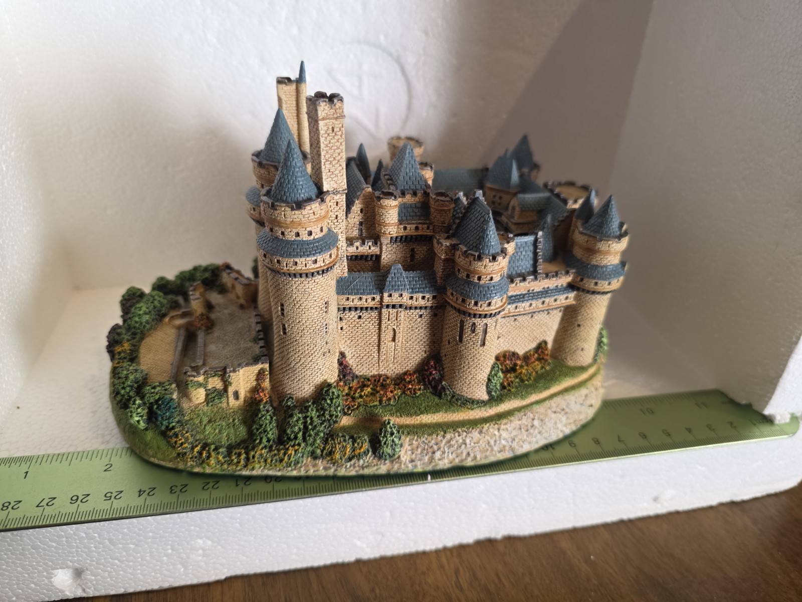 Danbury Mint Pierrefonds Castle Vintage 1994
