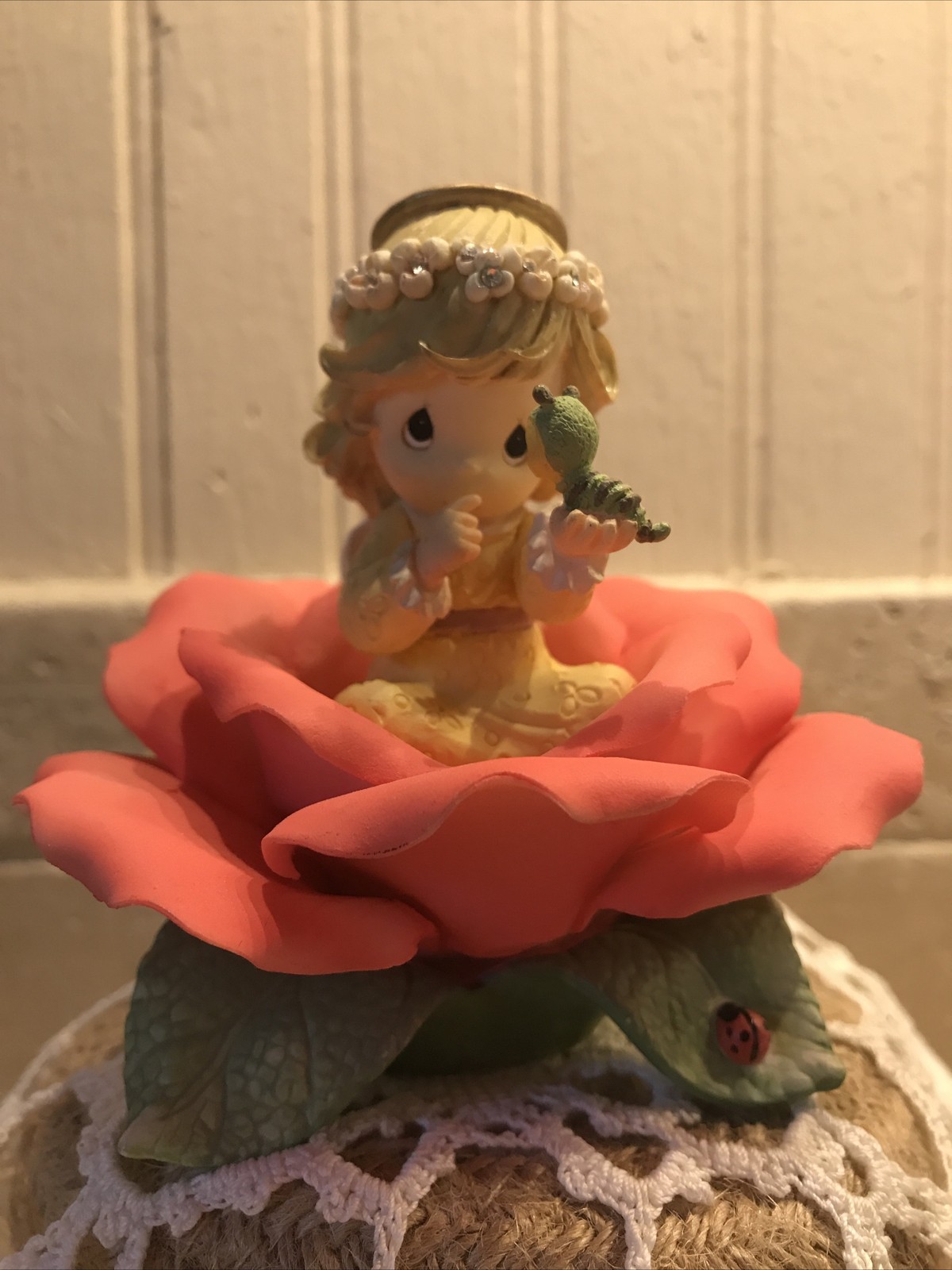Vintage Precious Moments Red Rose Of Love Angel Figurine Expressive blooms 1999