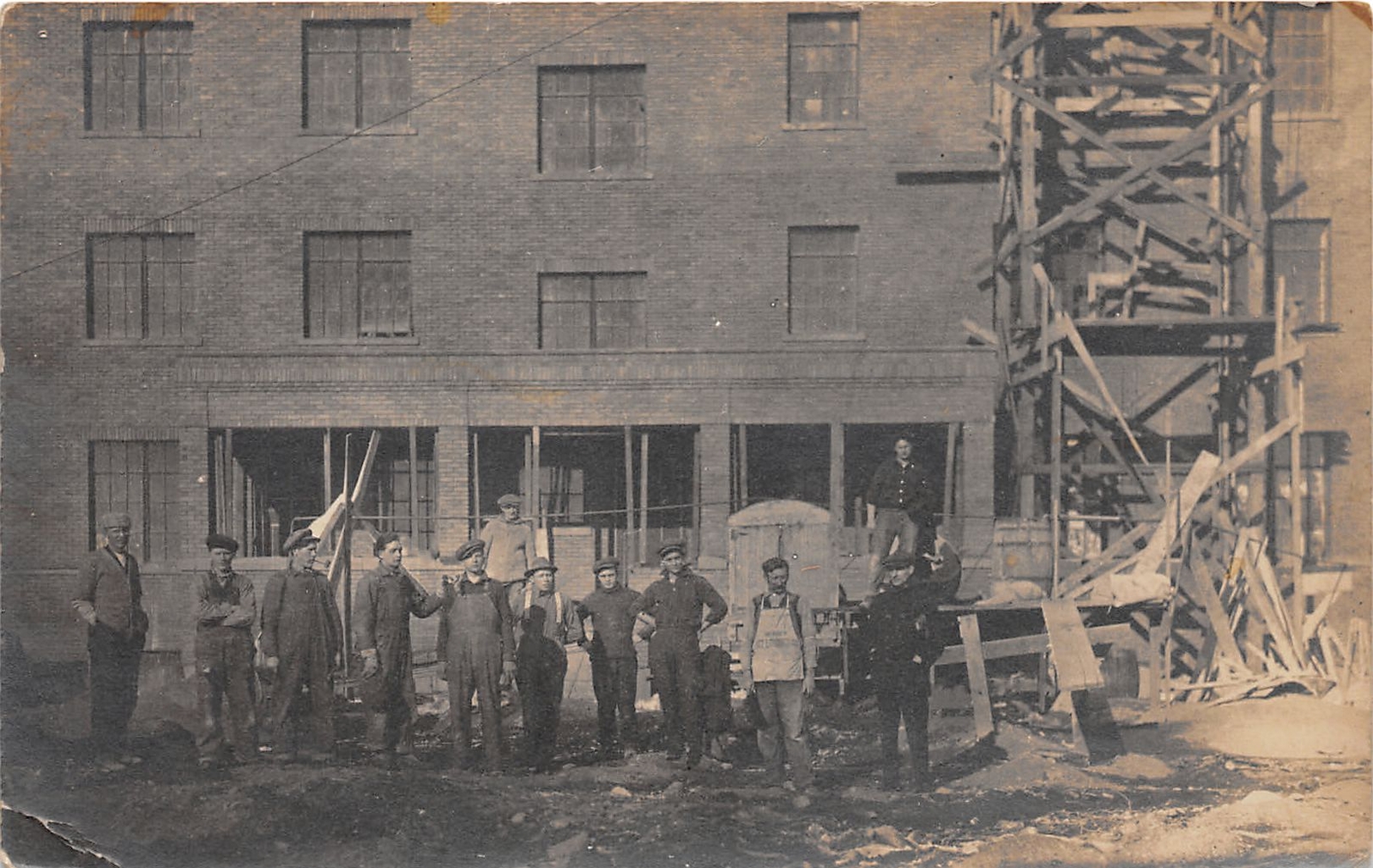 J30/ Interesting RPPC Postcard c1910 Occupational Construction Crew 290